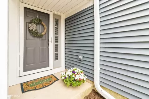 1273 Silk Oak Ln, Bartlett, IL 60103 photo 2