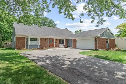 1107 S Nightingale Dr, Palatine, IL 60067