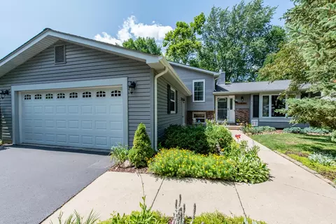 17534 W Winnebago Dr, Grayslake, IL 60030