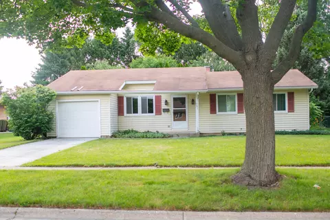 961 Cardiff Dr, Crystal Lake, IL 60014
