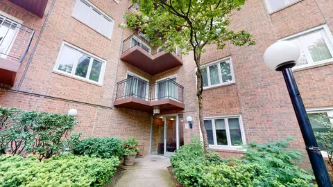 901 Hinman Ave #4E, Evanston, IL 60202 photo 2