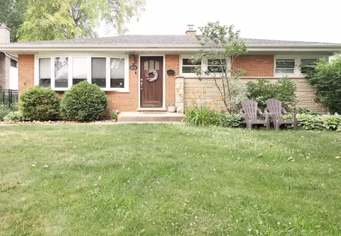 619 N Pine St, Mount Prospect, IL 60056