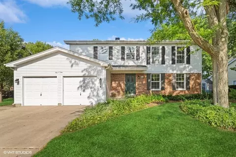 901 Sarasota Ln, Crystal Lake, IL 60014