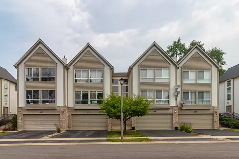 652 Diamond Pointe Dr, Mundelein, IL 60060