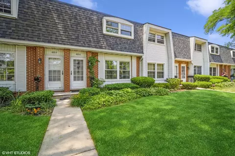 825 Country Club Dr #E, Libertyville, IL 60048