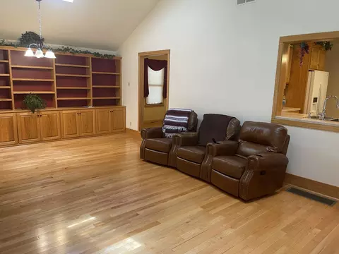 301 E Mckinley St, Philo, IL 61864 photo 16