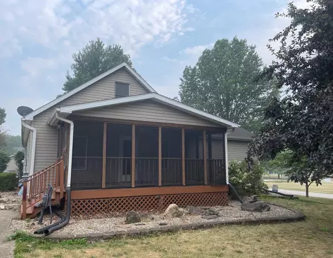 301 E Mckinley St, Philo, IL 61864