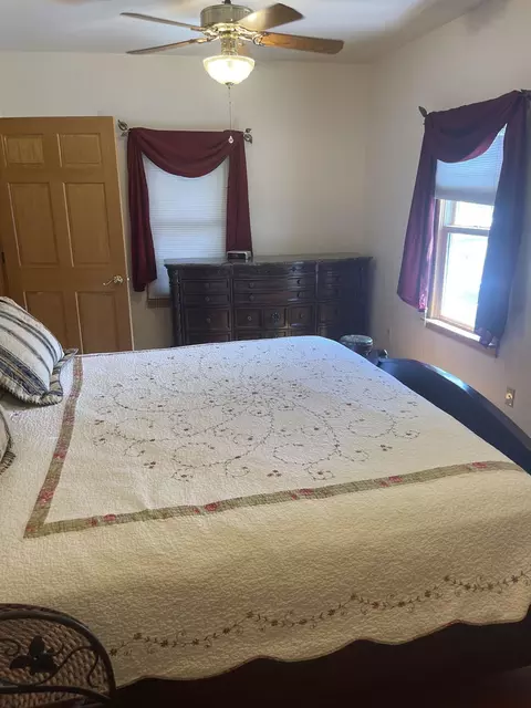 301 E Mckinley St, Philo, IL 61864 photo 9