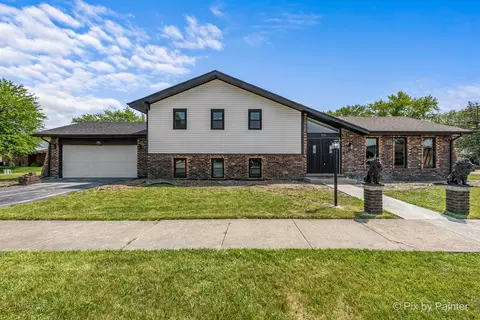 719 E 192nd St, Glenwood, IL 60425