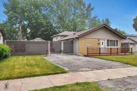 10821 S Plahm Ct, Worth, IL 60482