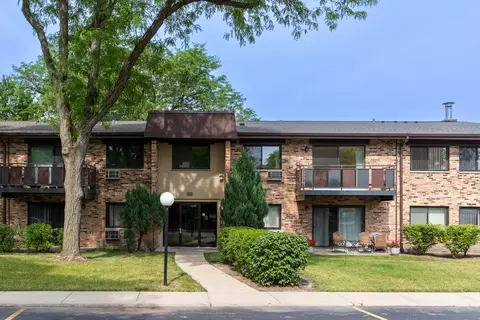 2618 N Windsor Dr #204, Arlington Heights, IL 60004