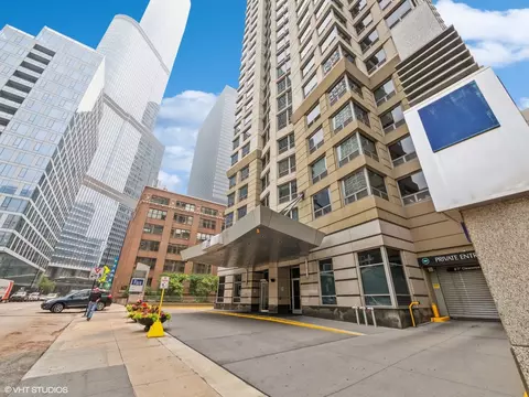 440 N Wabash Ave #4011, Chicago, IL 60611