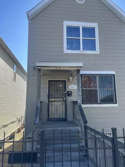 9025 S Brandon Ave, Chicago, IL 60617