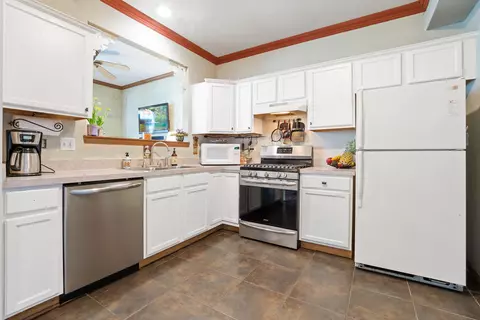 2234 Reflections Dr, Aurora, IL 60502 photo 9