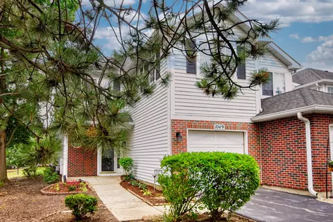 1049 Hinswood Dr, Darien, IL 60561