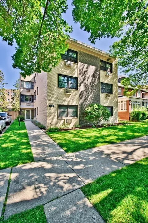 1428 W Fargo Ave #303, Chicago, IL 60626