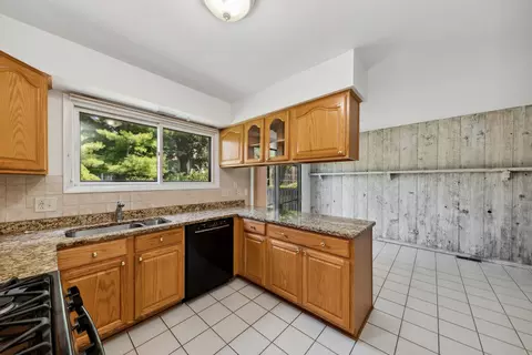 2521 Honeysuckle Ln, Rolling Meadows, IL 60008 photo 4