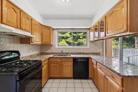 2521 Honeysuckle Ln, Rolling Meadows, IL 60008 photo 3
