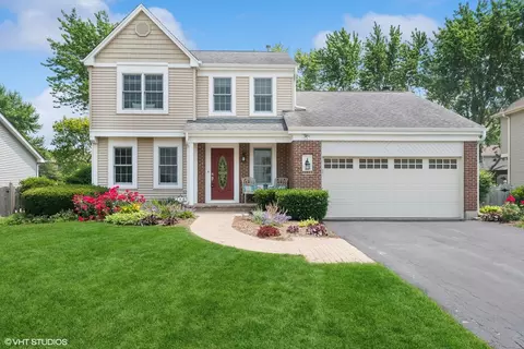 457 S Pershing Ave, Mundelein, IL 60060
