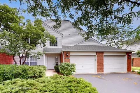 111 Meadowbrook Ln #44-B, Lake Bluff, IL 60044