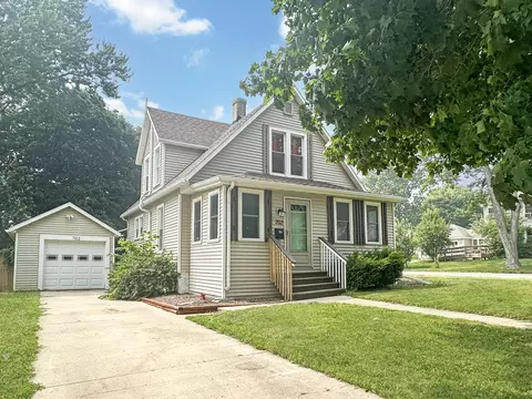 702 S Burchard Ave, Freeport, IL 61032