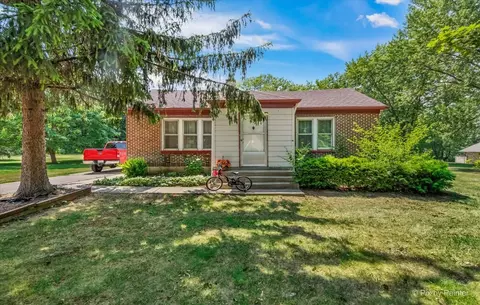 10 N912 S Airlite St, Elgin, IL 60123