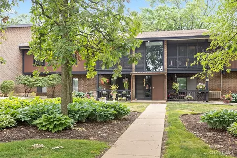 4614 W Northfox Ln #E3, Mchenry, IL 60050