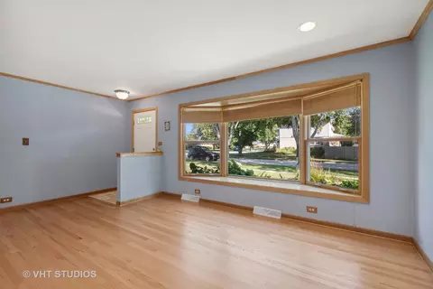 1703 W Rusty Dr, Mount Prospect, IL 60056 photo 3