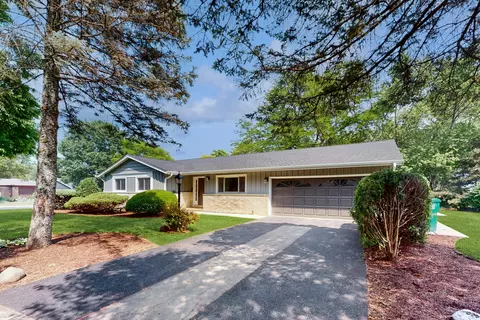 1617 Birch Rd, Northbrook, IL 60062