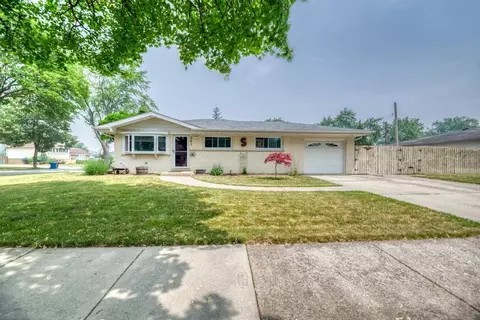 261 W Parkview Dr, Addison, IL 60101