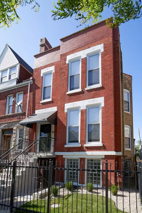 2706 W Warren Blvd, Chicago, IL 60612