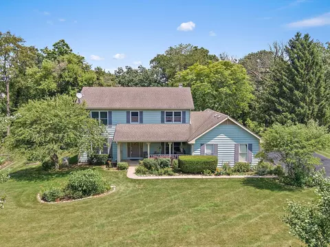 4002 Tecoma Dr, Crystal Lake, IL 60012