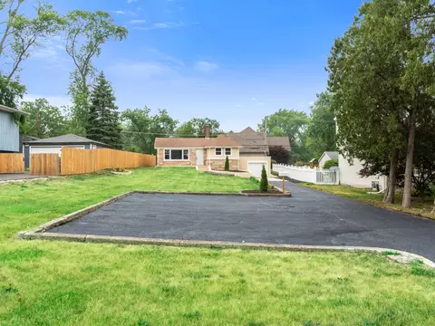 1802 Burlington Ave, Lisle, IL 60532