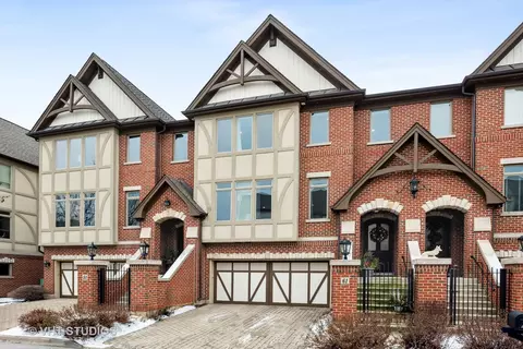 61 Cobblestone Dr, Saint Charles, IL 60174