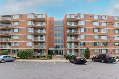 2201 S Highland Ave #6M, Lombard, IL 60148