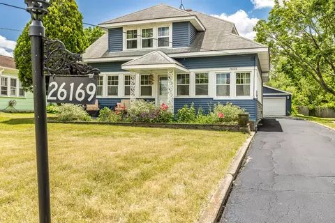 26169 W Lakeview Ave, Ingleside, IL 60041