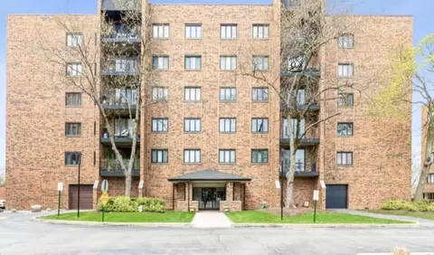 9386 Landings Ln #207, Des Plaines, IL 60016