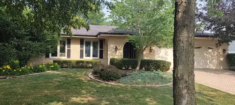 6653 Sheffield Ln, Willowbrook, IL 60527