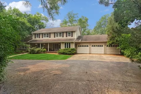 58 W Indian Trail Rd, Lake Barrington, IL 60010
