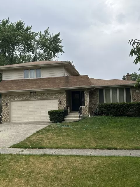 944 Lancaster Pl, Downers Grove, IL 60516