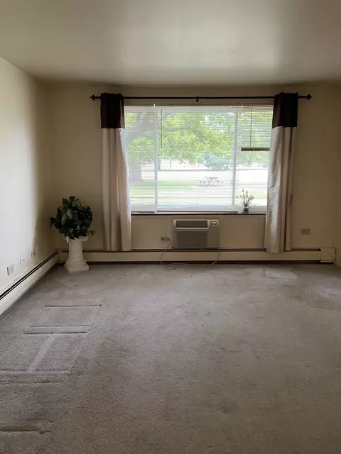 1500 Robin Cir #104, Hoffman Estates, IL 60169 photo 3