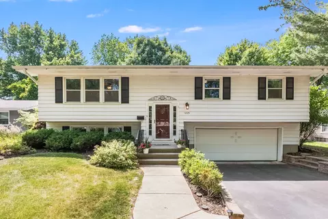 1225 Cardinal Ln, Naperville, IL 60540