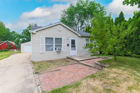 815 Park St, Batavia, IL 60510
