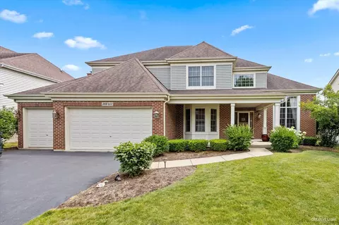38 W413 Berquist Dr, Geneva, IL 60134