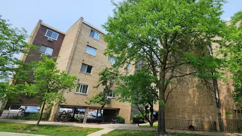 7320 N Rogers Ave #308, Chicago, IL 60626