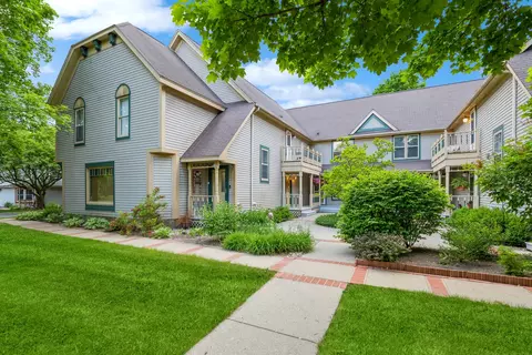 1237 Thomas Dr #1237, Woodstock, IL 60098