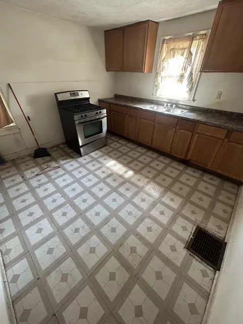 157 W Chestnut St, Kankakee, IL 60901 photo 7
