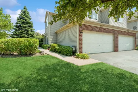 235 Courtland Dr #A, South Elgin, IL 60177