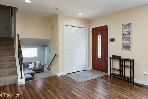 7748 Brompton Dr, Darien, IL 60561 photo 2