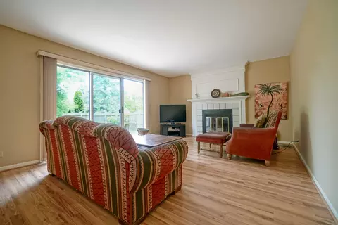 590 Paddock Dr, Wheeling, IL 60090 photo 3
